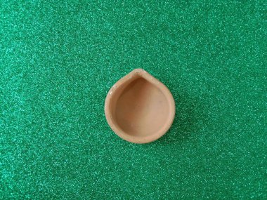 Festival ve dekoratif tasarım amaçlı toprak lambası görünümü