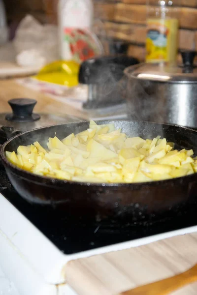 Potatoes are Fried in a Frying Pan with Smoke — Stock Photo, Image