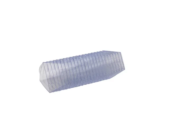 白い背景に三角形のプラスチックカップのパッケージ — ストック写真