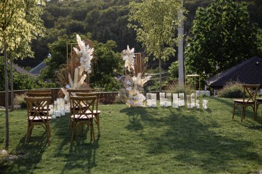 Tatil için bir yer. Çatı Biçimi Dekorasyonu