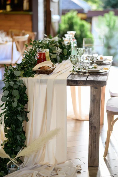 Large Table Made Natural Wood Fabric Flowers — Stock Photo, Image