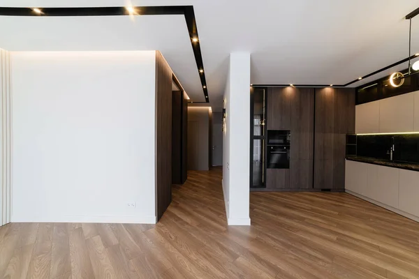 Interior Rumah Dengan Dinding Cahaya Dan Furnitur Baru — Stok Foto