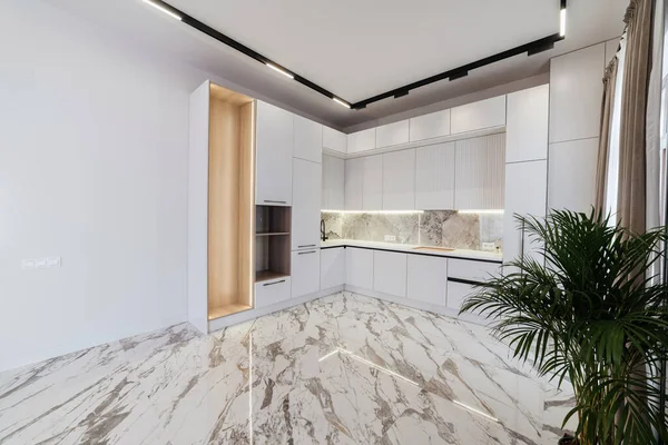 Nueva Cocina Blanca Brillante Interior Una Casa Moderna —  Fotos de Stock