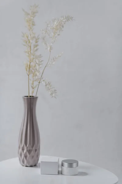 Vase Original Avec Décor Sur Une Table Blanche Fond Pot — Photo