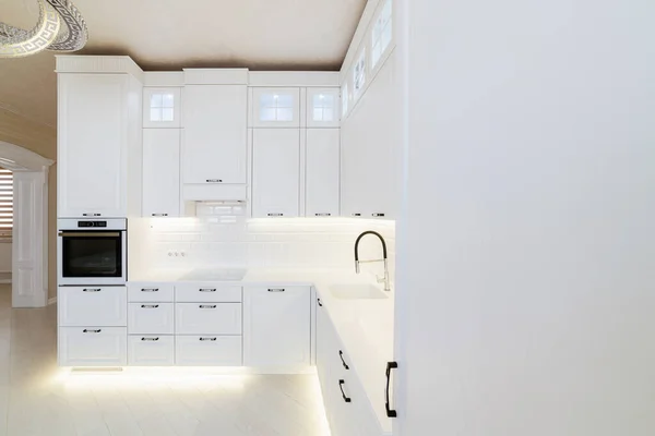 Elegante Moderna Cocina Blanca Con Muebles Una Casa Nueva —  Fotos de Stock