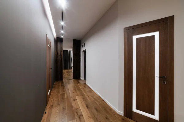 Corridor Met Zwart Witte Muren Verlichting Het Interieur — Stockfoto