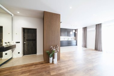 Siyah mutfak stüdyosunun yeni, şık, modern tasarımı.