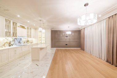 Yeni evdeki yemek odası stüdyosu.