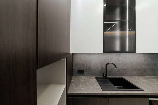 New Clean Kitchen Black Sink Metal Faucet Facades —  Fotos de Stock