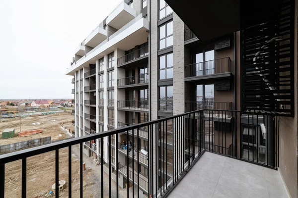 Ampio Balcone Nel Nuovo Complesso Costruzione — Foto Stock