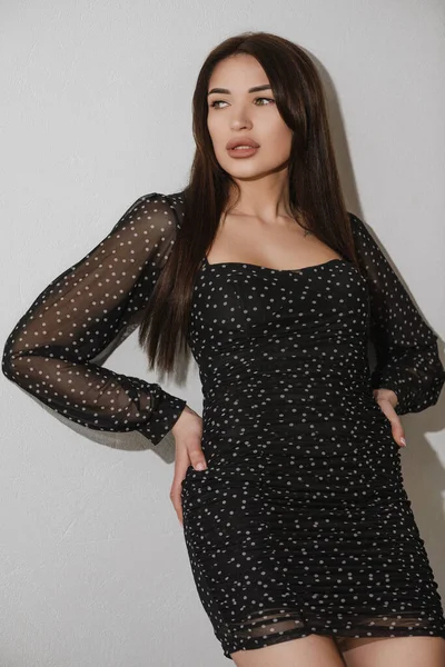 Beautiful Tanned Girl Black Dress Holds Her Hands Her Hips — 스톡 사진