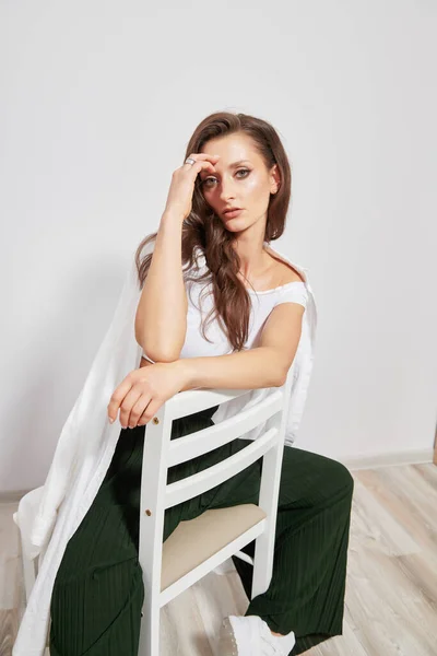 Posing Girl Stylish Clothes White Chair Studio — 스톡 사진