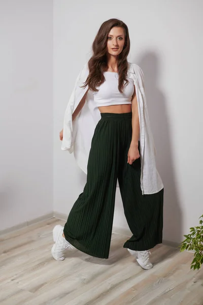 Young Tanned Girl Posing Green Pants — 스톡 사진