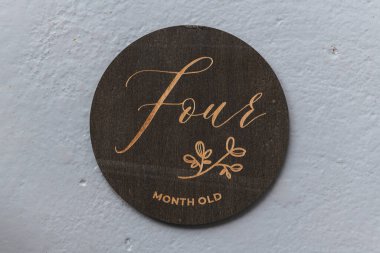 dark wooden round board with the inscription four on a gray background