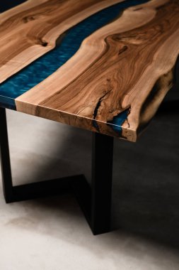 Yeni el yapımı epoksi ve ceviz tablosu