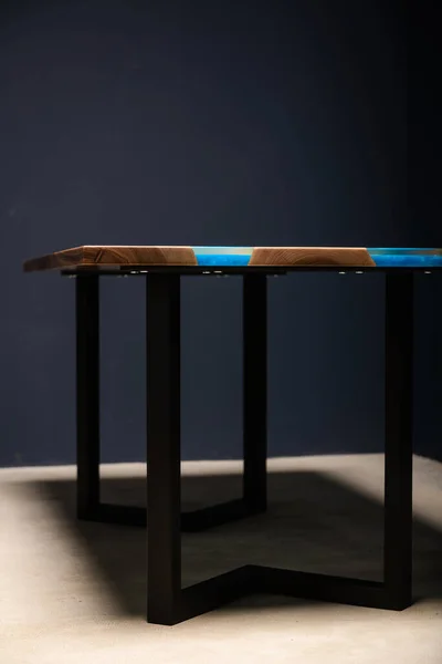 Large Table Made Wood Epoxy Black Metal Legs — Stock Photo, Image