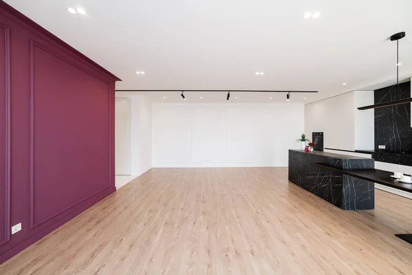 Desain Interior Dari Dapur Baru Sebuah Rumah Dengan Jendela Besar — Stok Foto