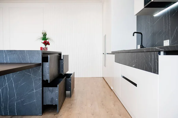 Diseño Interior Una Nueva Cocina Con Muebles Oscuros Ligeros —  Fotos de Stock