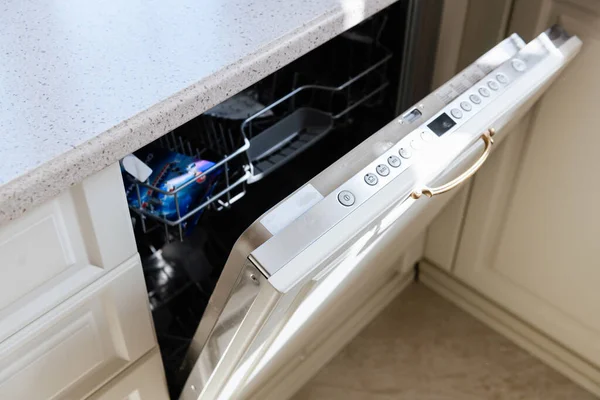 New White Kitchen Built Dishwasher — 스톡 사진