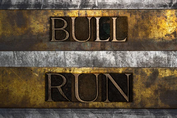 Bull Kör Text Texturerat Grunge Koppar Och Vintage Guld Bakgrund — Stockfoto
