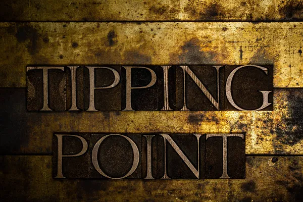 Tipping Point Textmeddelande Texturerat Grunge Koppar Och Vintage Guld Bakgrund — Stockfoto
