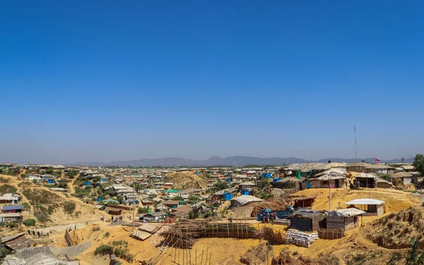 Balukhali dağı Ukhia, Cox 's Bazar, Bangladeş' teki Rohingya mülteci kamplarıyla dolu..