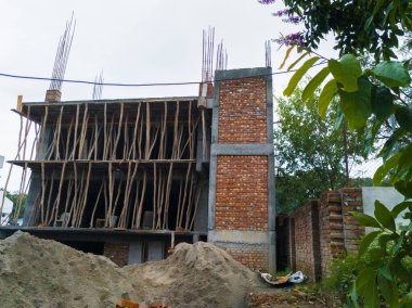 Editör tarihi - 18 Haziran '2020 konumu - dehradun INDIA. İnşaat halindeki çok katlı bina. .