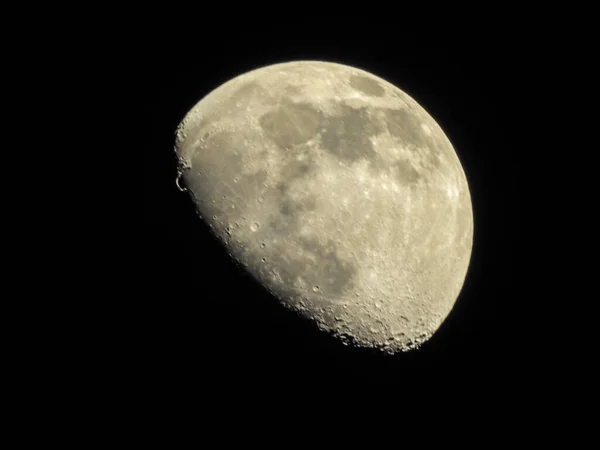 Karanlık Gökyüzü Yıldızlı Yarım Ayın Yakın Çekimi — Stok fotoğraf