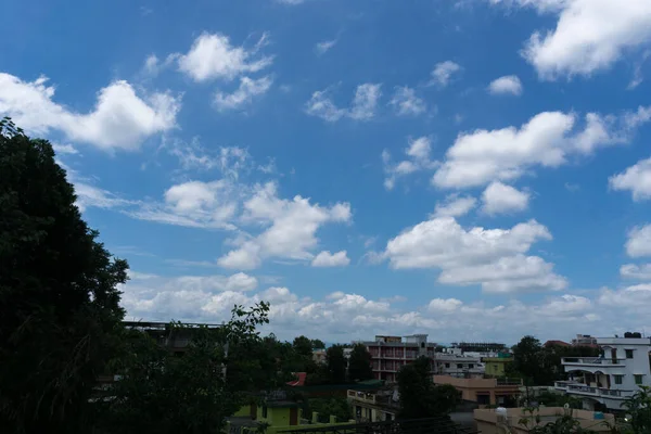 Lipca 2020 Dehradun Uttarakhand Indie Różne Kształty Białych Chmur Tworzących — Zdjęcie stockowe