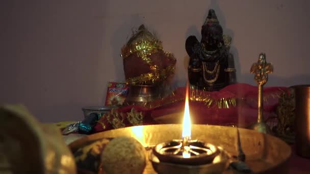 Zbliżenie Modlitwę Rytuał Shiva Podczas Festiwalu Mahashiv Ratri Indiach Maha — Wideo stockowe