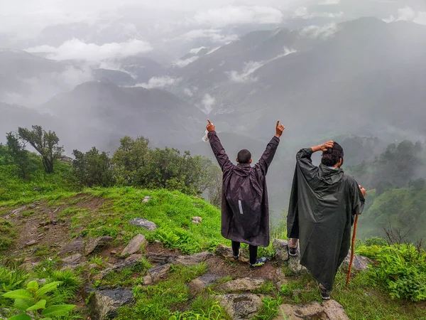 September 21St 2021 Uttarakhand India Hikers Backpacks Walking Sticks Raincoats — Stock Photo, Image