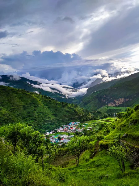 Wide Angle Shot Village Mountains Lower Himalayan Region Uttarakhand State — Foto de Stock