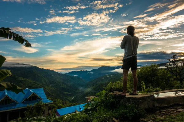 July 22Nd 2021 Uttarakhand India Man Standing Hill Top Looking — Foto Stock