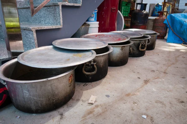 2022 Dehradun City Uttarakhand India 냄비나 보일러에는 공개적 연회중에 음식이 — 스톡 사진