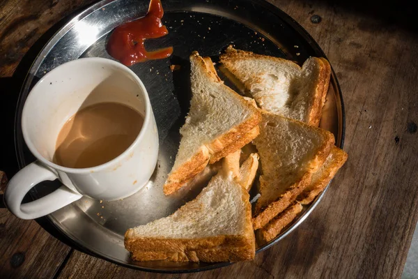 Torrada Manteiga Grelhada Servida Com Uma Xícara Chá Quente Indiano — Fotografia de Stock