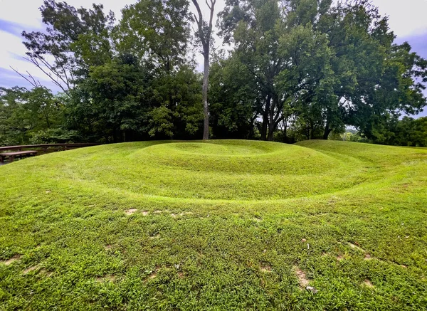 Side View Closeup Coiled Tail Snake Serpent Mound Ohio Largest — Foto de Stock