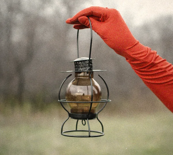 Lady in red gloves — Stock Photo, Image