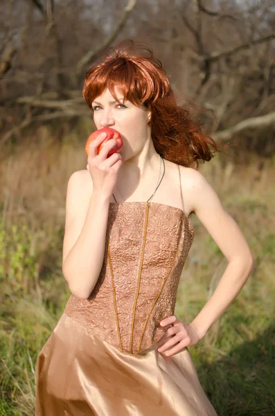 Kızıl saçlı Kadın — Stok fotoğraf