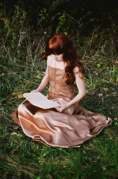 Redhead young girl reading a book — Stock Photo, Image