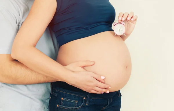Kocası öngörmeyi bebek sağlıklı hamile kadın