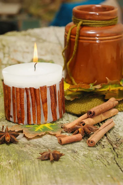 Herbst-Stillleben auf Holz zum Erntedank — Stockfoto