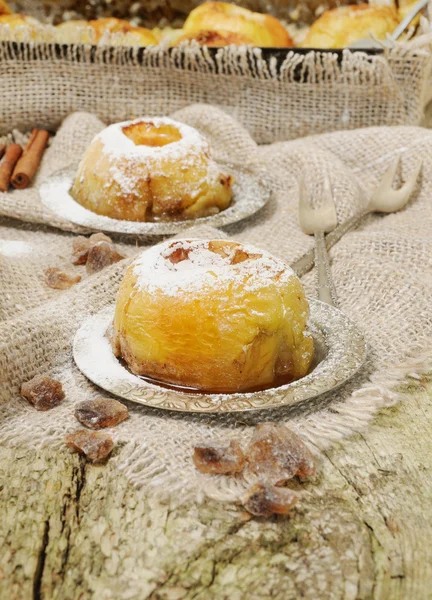 Sweet backed apple with cinnamon for Thanksgiving — Stock Photo, Image