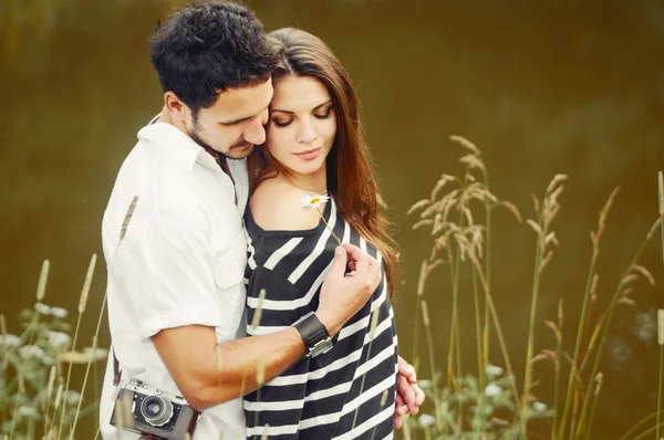 göle yaz günü, güzel aşk duygusal Romantik Çift