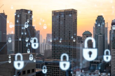 Güneydoğu Asya, Bangkok 'un günbatımı panoramik şehir manzarasında Padlock' un hologramı. Siber güvenlik istihbaratı kavramı. Çoklu pozlama.
