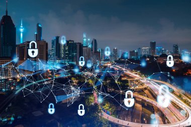 Parlak asma kilit hologramı, Kuala Lumpur, Malezya, Asya 'nın gece panoramik şehir manzarası. KL şirketlerini korumak için siber güvenlik kalkanları konsepti. Çift pozlama.