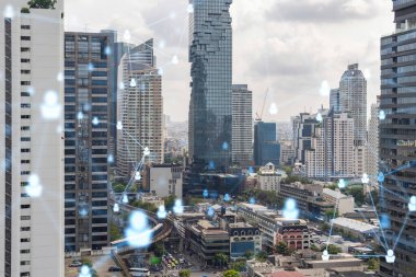Sosyal medya, Bangkok, Güneydoğu Asya 'nın Panorama şehri manzarası üzerinde hologramı simgeliyor. Halkla ilişkiler, bağlantılar ve kariyer fırsatları kavramı. Çift pozlama.