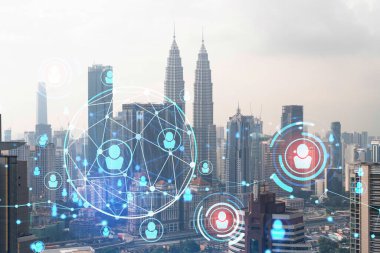Sosyal medya, Kuala Lumpur, Malezya, Asya 'nın panorama şehri görüntüsü üzerine hologramı simgeliyor. Halkla ilişkiler, bağlantılar ve kariyer fırsatları kavramı. Çift pozlama.