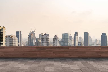 Panoramik Bangkok gökyüzü manzarası, çatıda beton gözlemevi güvertesi, gündüz. Lüks Asyalı şirket ve yaşam tarzı. Şehir merkezinde finans şehri, gayrimenkul. Ürün ekran modeli boş çatı