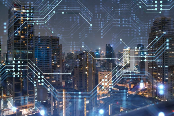 Bilgi akışı hologramı, Bangkok 'un gece manzarası. Güneydoğu Asya 'nın en büyük teknoloji merkezi. Bilimi programlama kavramı. Çift pozlama.