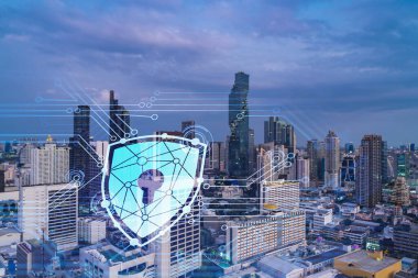 Güneydoğu Asya, Bangkok 'un günbatımı panoramik şehir manzarasında Padlock' un hologramı. Siber güvenlik istihbaratı kavramı. Çoklu pozlama.